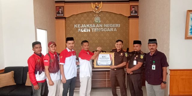 Dua Tahun Ungkap Tiga Kasus Korupsi, Kejari Aceh Tenggara Mendapat Piagam Penghargaan dari LIRA