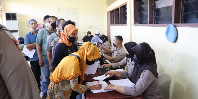 Polrestabes Medan Kembali Salurkan BTP Kepada Pedagang dan Warga Kurang Mampu