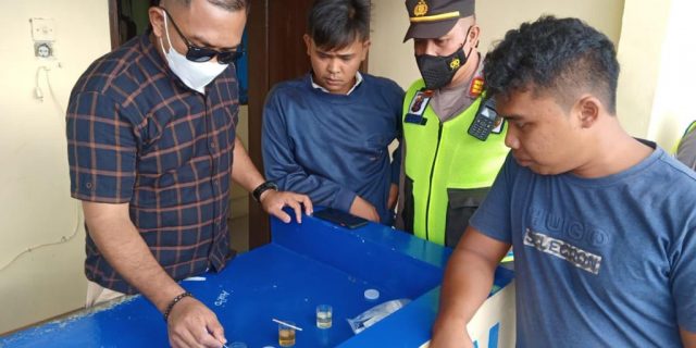 Satres Narkoba Polres Simalungun Test Urine Nahkoda dan ABK di Pelabuhan Tiga Raja Satres Narkoba Polres Simalungun Test Urine Nahkoda dan ABK di Pelabuhan Tiga Raja