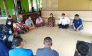 Dijebak Anaknya Pakai Narkoba, Ibu Ini Dipulangkan Polisi Kepada Keluarga