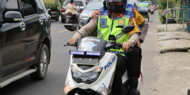 Kabag Ops dan Kasat Samapta Polrestabes Medan Lakukan Patroli Antisipasi Kemacetan