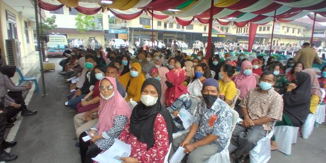 Polrestabes Medan Kembali Salurkan BTP Minyak Goreng Kepada Warga Kurang Mampu