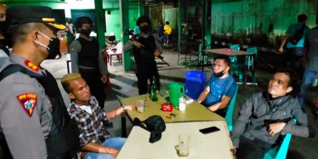 Polrestabes Medan Gerebek Kafe Bintang Cosmos