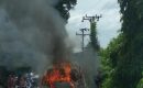 Diduga Korslet, Satu Unit Angkot Ludes Terbakar
