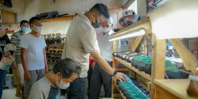 Tunaikan Janji Wali Kota Medan, Diskop dan UKM Serahkan Bantuan 10 Unit Becak dan 20 Unit Mesin Press