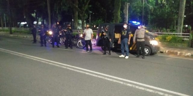 Personel Polsek Medan Baru dan BKO Brimob Polda Sumut Gelar Patroli Gabungan