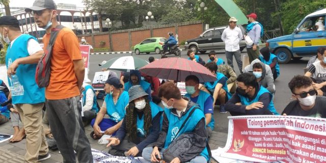 Minta Dikirim ke 4 Negara Tujuan, Massa Afghanistan Demo Kantor Walikota Medan