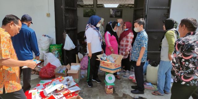 Dinas Lingkungan Hidup Gelar Pelatihan Budidaya Maggot dan Bank Sampah