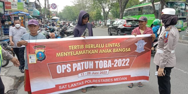 Sosialisasi Ops Patuh Toba 2022, Polisi Ingatkan Driver Ojol Tertib Berlalu Lintas