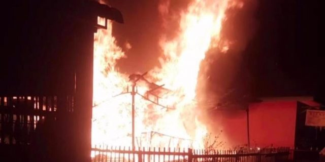 Gudang Perabot di Jalan Karya Wisata Dilahap Si Jago Merah
