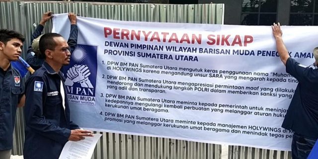 Buntut Promo Minuman Beralkohol Berbau SARA, Holywings Merak Jingga Disegel Massa