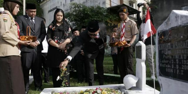 Bobby Nasution Ziarah ke Makam Pejuang Kota Medan