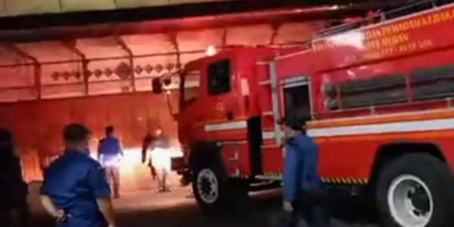 Lantai 3 dan 4 Gudang PT Sparepart Steinles Terbakar