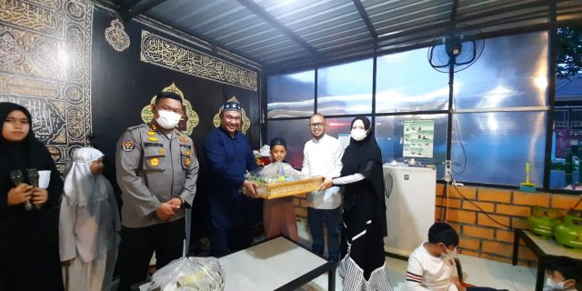 Pondok Tahfidz Assairun Rumah Yatim Dhuafa Sambut Kehadiran Donny Brilianto dan Istri