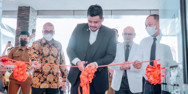 Resmikan Gedung Baru RS Setia Budi, Bobby Dapat Kejutan Kue Ulang Tahun