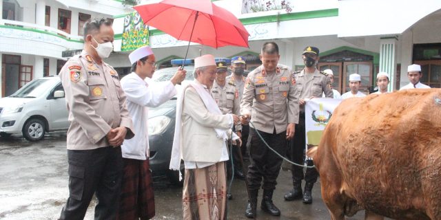 Setukpa Lemdiklat Polri Salurkan Hewan Qurban ke Yayasan dan Pesantren di Sukabumi