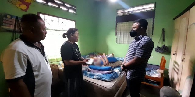 Kasat Reskrim Polrestabes Medan Jenguk Ibu Korban Keganasan Geng Motor