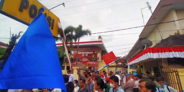 Pasca Ricuh Ekseskusi di D’Caldera Cofee, Massa Geruduk Polrestabes Medan Minta 33 Rekan Dibebaskan