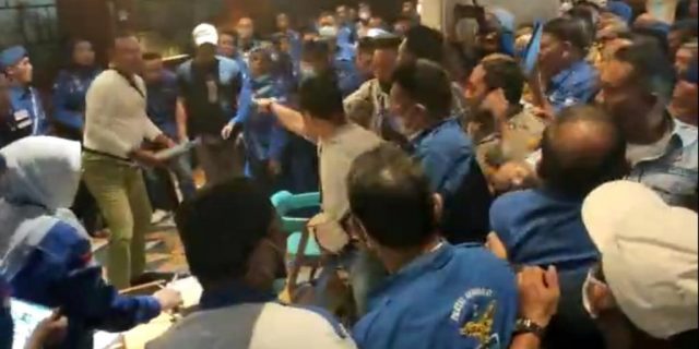 Kader Partai Demokrat Baku Hantam Saat Muscab di Medan