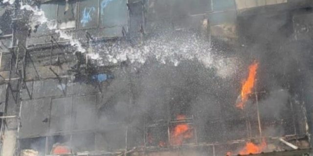 Bangunan Batari School di Komplek CBD Polonia Terbakar