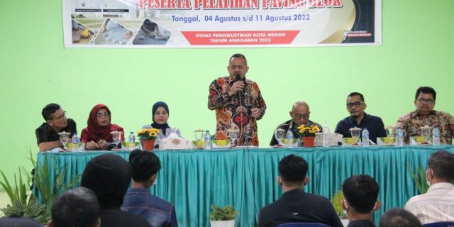 Dukung Program Sakasanwira, Dinas Perindustrian Kota Medan Gelar Pelatihan Pembuatan Paving Block