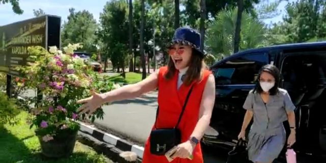 Selebgram Denise Chariesta Penuhi Panggilan Penyidik Polda Sumut