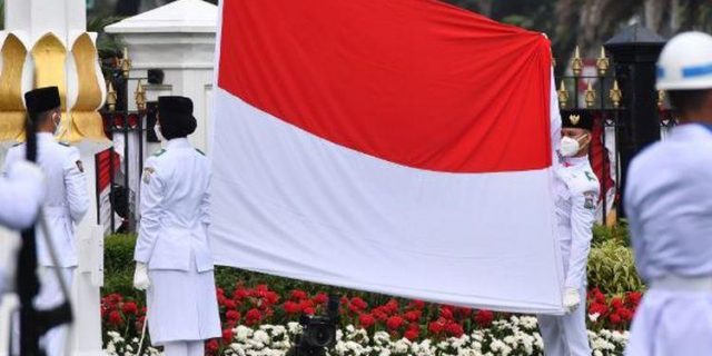 Edy Rahmayadi Bangga Putra Sumut Kibarkan Bendera Merah Putih di Istana Negara