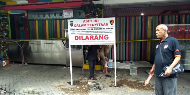 Polda Sumut Pasang Plang Penyitaan Aset Bos Judi Online