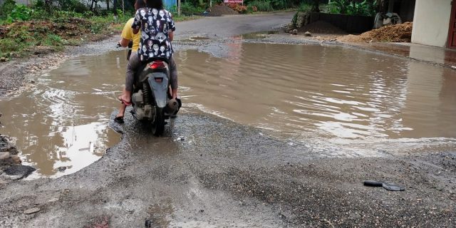 Masyarakat Minta Pemprov Sumut Segera Perbaiki Jalan Rusak di Pulau Nias