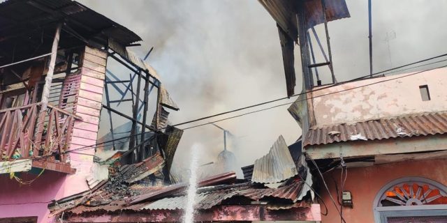 Tujuh Rumah di Kawasan Padat Penduduk Hangus Terbakar