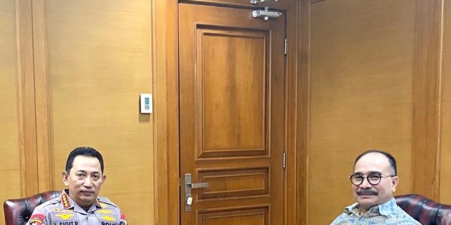 Konstitusionalitas Kepolisian Negara Republik Indonesia (Polri) Dan Pembangunan Negara Hukum Demokratis Indonesia