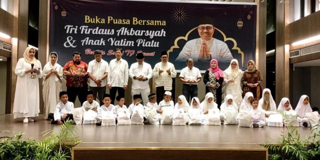 Tri Firdaus Akbarsyah dan INI Buka Puasa Bersama dengan Anak Yatim Piatu