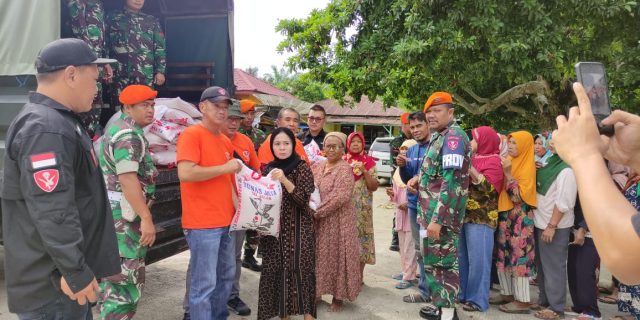 Peduli dengan Sesama, KSS Salurkan Ratusan Paket Sembako Setiap Hari Kepada Warga Kurang Mampu