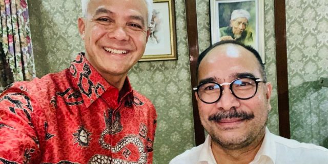 Ganjar Pranowo : Ideolog dan Negarawan Pemersatu, Pelindung, Pemimpin Negara Pancasila Indonesia Ganjar Pranowo : Ideolog dan Negarawan Pemersatu, Pelindung, Pemimpin Negara Pancasila Indonesia