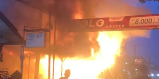 Diduga Korslet, Toko Tilam di Jalan Datuk Kabu Ludes Terbakar