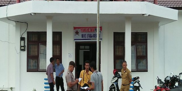 Gawat!!! Kantor Inspektorat Kabupaten Nias Utara Dilempar