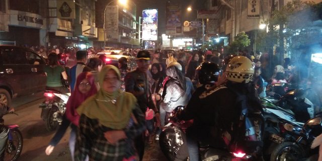 Tanpa Merasa Lelah di Malam Tahun Baru, Ini yang Dilakukan Kompol Victor Ziliwu