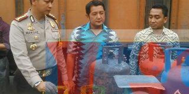 Polresta Medan Gerebek Lokasi Gas Oplosan