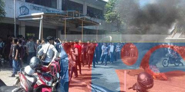Aksi Mahasiswa IKIP Dihadang Dosen dan Pegawai BAAK, Ada Apa?