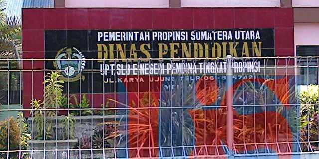 Keberhasilan Drs. Soeroso Memimpi SLB-E Patut Ditiru