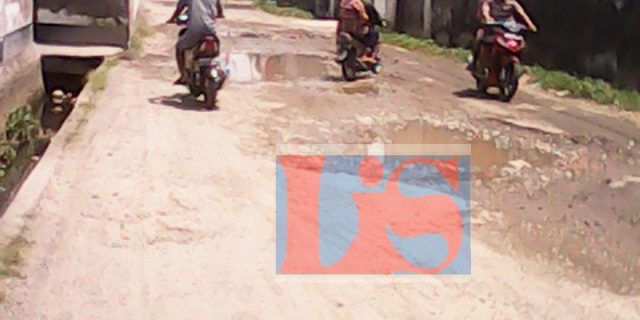 Jalan Rusak Parah, Camat Medan Sunggal Tutup Mata
