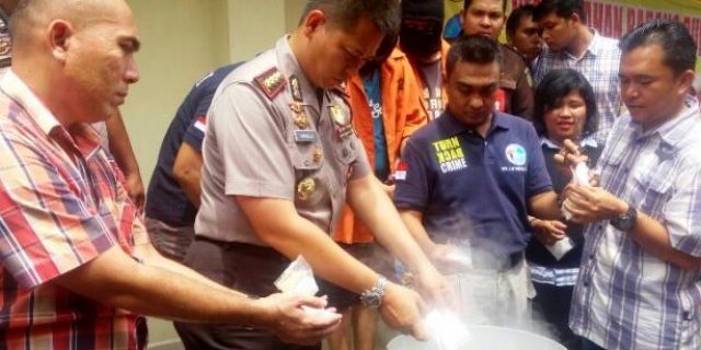 Satres Narkoba Polresta Medan Musnahkan Sabu dan Ganja