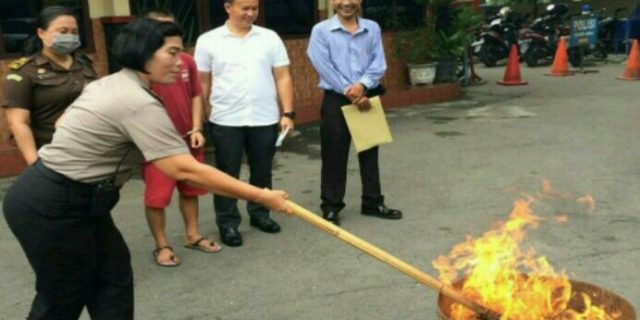 Polsek Medan Kota Musnahkan Daun Ganja Kering 1,4 Kg