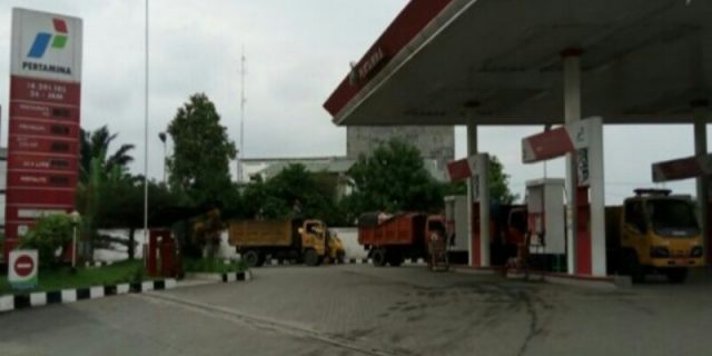 Ditkrimsus Polda Sumut Geledah SPBU di Pinang Baris