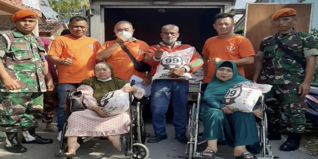 KSS Bagikan Ratusan Paket Sembako Kepada Warga Kurang Mampu di PPDI