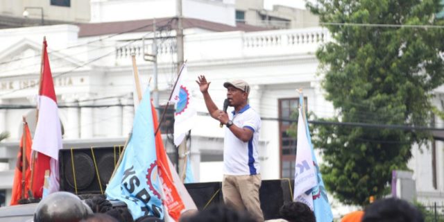 Peringati Hari Buruh, Ratusan Massa Aksi di Posbloc Medan
