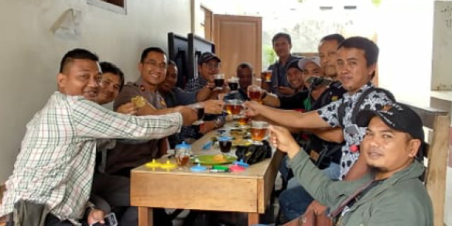 Kapolsek Medan Labuhan Bersama Wartawan Ngopi Bareng 