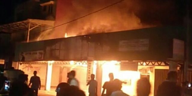 Sijago Merah Berulah, 3 Ruko di Gunungsitoli Hangus Terbakar
