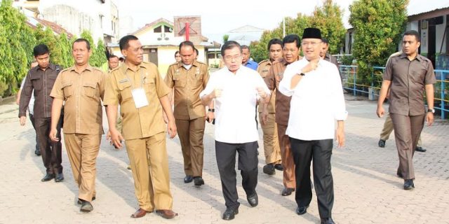 Anggota DPR RI dan Walikota Medan Tinjau Pelaksanaan UN Anggota DPR RI dan Walikota Medan Tinjau Pelaksanaan UN