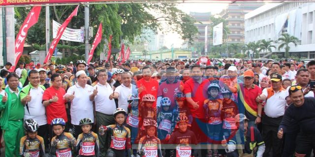 Ribuan Masyarakat Ikuti Jalan Sehat Bersama PWI Sumut
